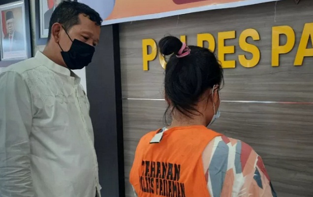 Kepala Satuan Rerserse Narkoba Polres Pariaman, Sumbar AKP Herit Syah menanyakan motif pelaku yang diduga penjual sabu-sabu saat jumpa pers di Pariaman,
