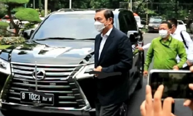 Menteri Koordinator Bidang Kemaritiman dan Investasi (Menko Marves) Luhut Binsar Pandjaitan memenuhi undangan Polda Metro Jaya