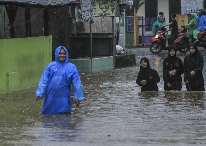 antarafoto-banjir-di-depok-07112021-ada-3